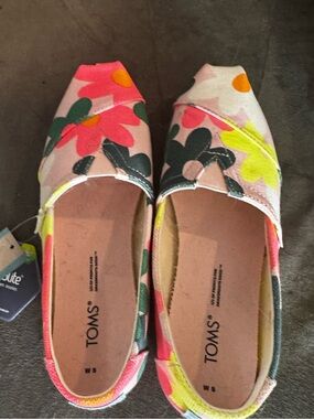 TOMS Women's Floral Canvas Slip-On Alpargata - Chalky Pink Retro Floral Print